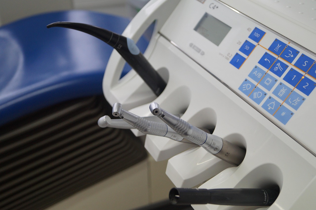 Chirurgia stomatologiczna: co to jest i kiedy warto się na nią zdecydować?